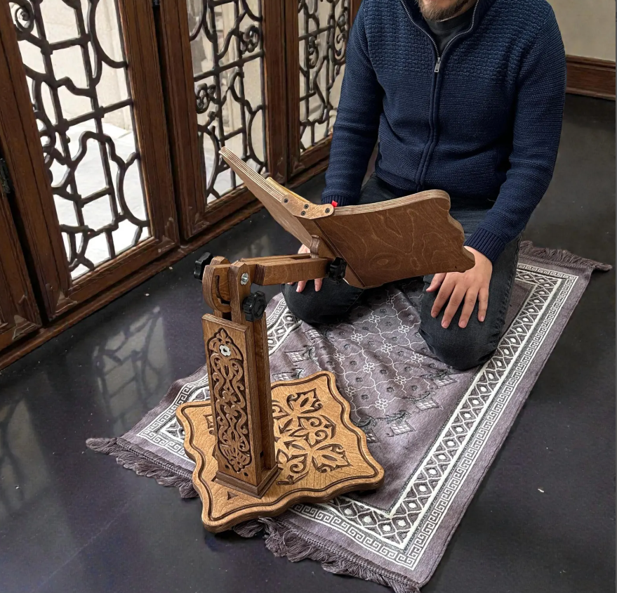 Support de Lecture Grand Format – Porte-Coran Réglable et Robuste en Bois
