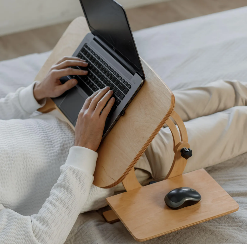 Le bureau d'ordinateur portable indispensable